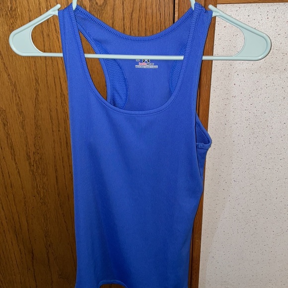 Under Armor tank tops size medium - Picture 8 of 10